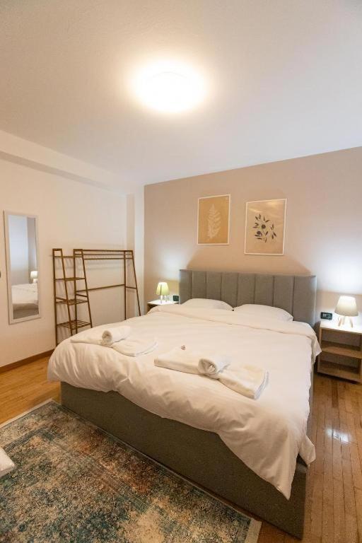 Light-2 Lovely Apartment In Тирана Экстерьер фото