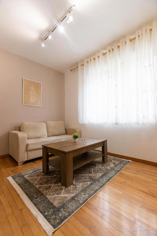 Light-2 Lovely Apartment In Тирана Экстерьер фото
